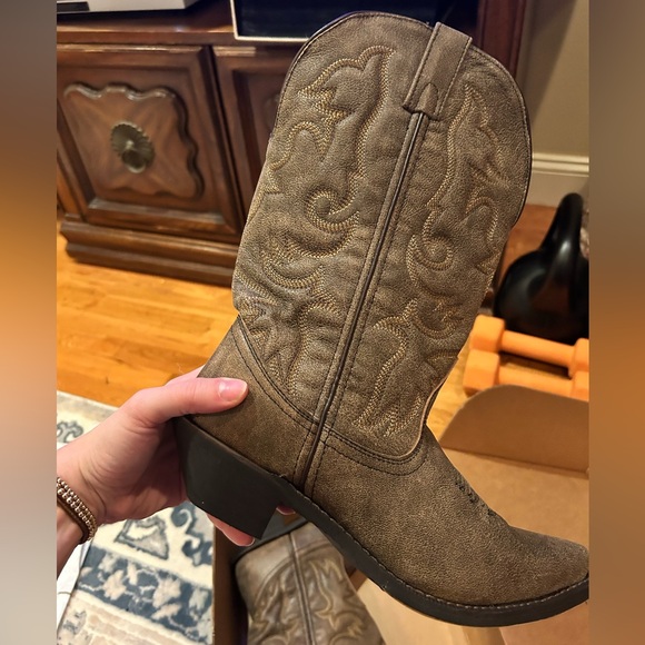 Laredo Women’s Cowboy Boots - Picture 3 of 5